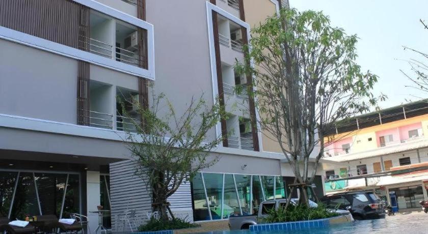Chariot Hotel