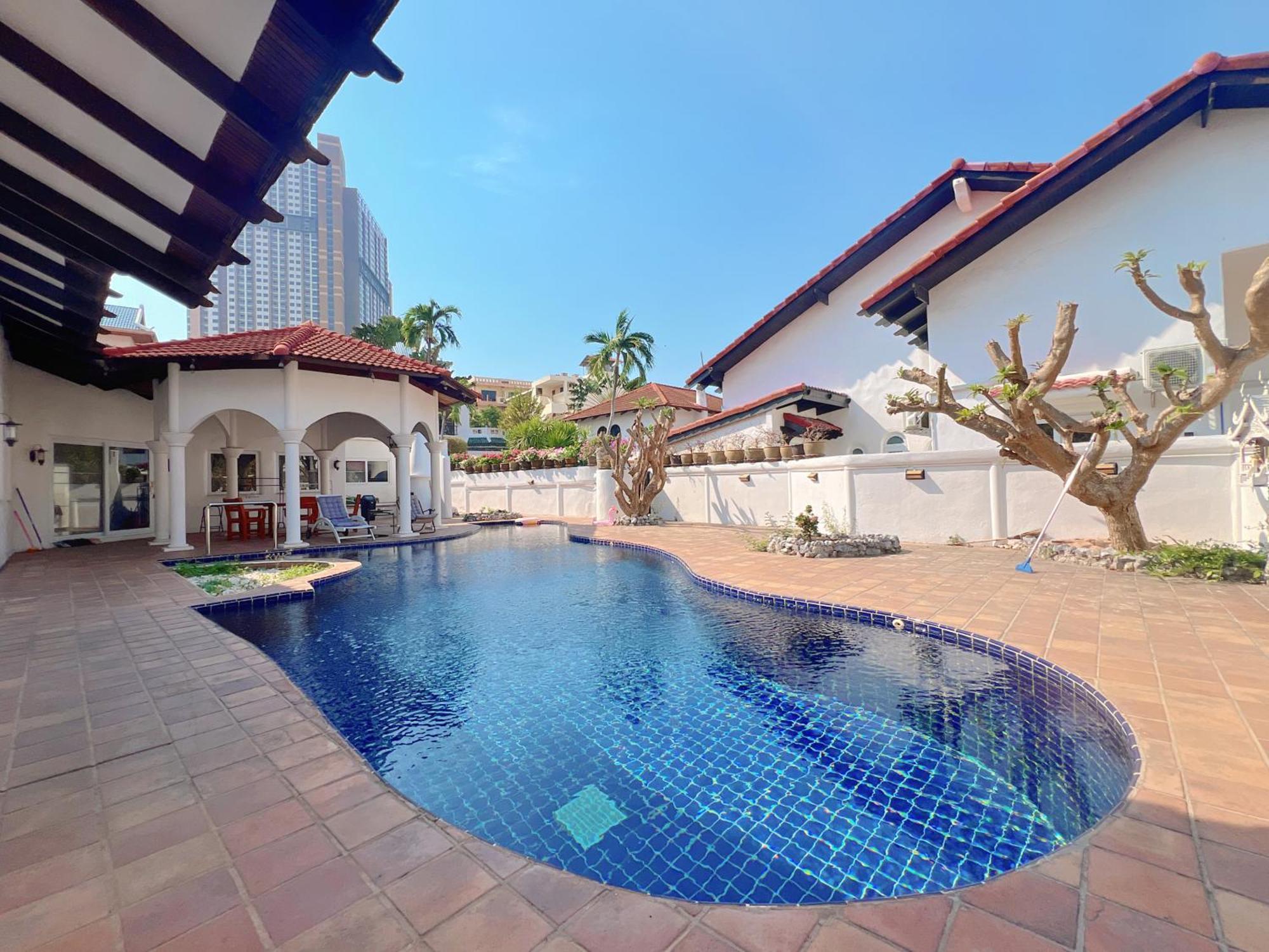 Gary Pool Pattya Villa *