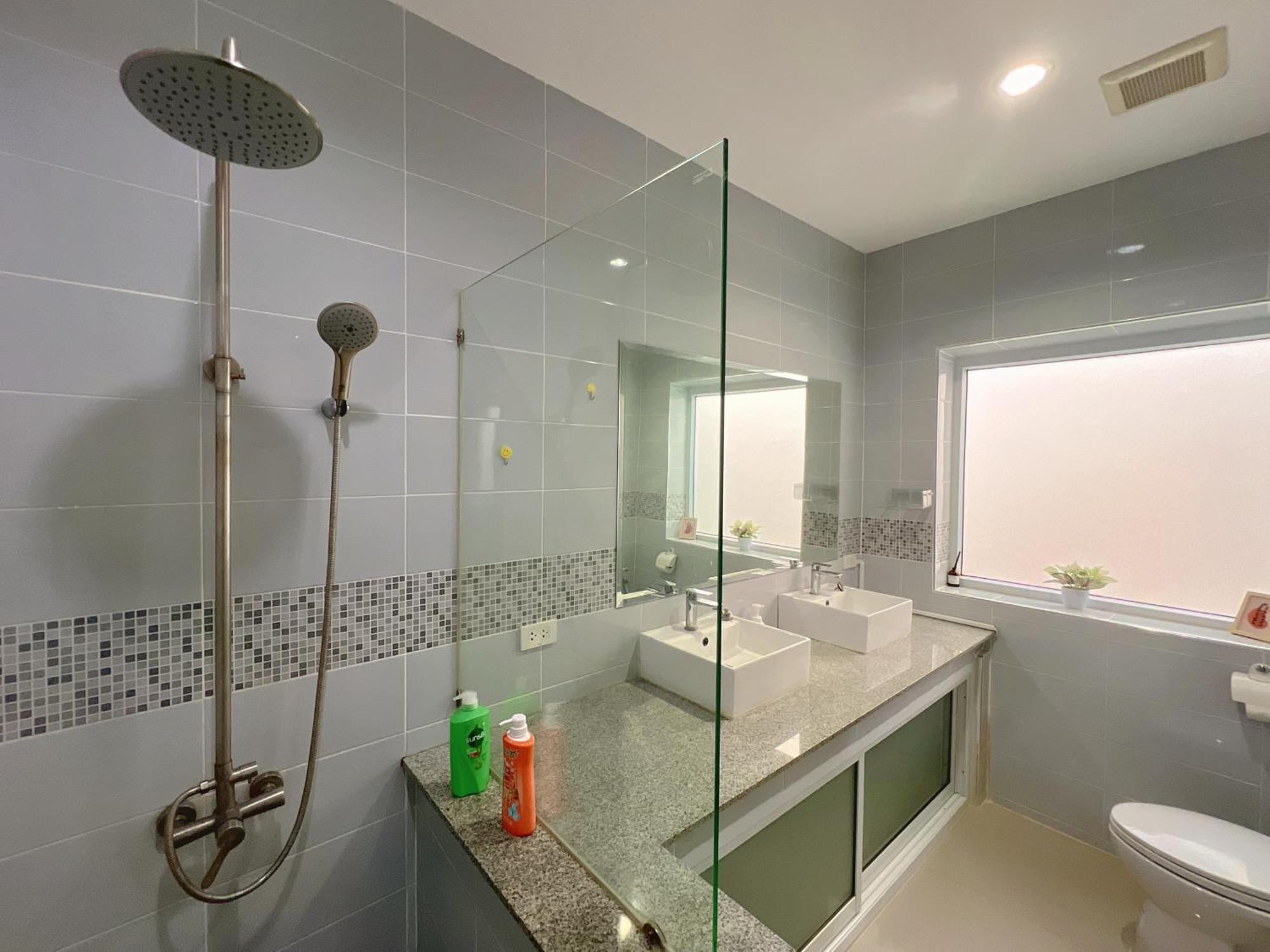 Gary Pool Pattya Villa Pattaya