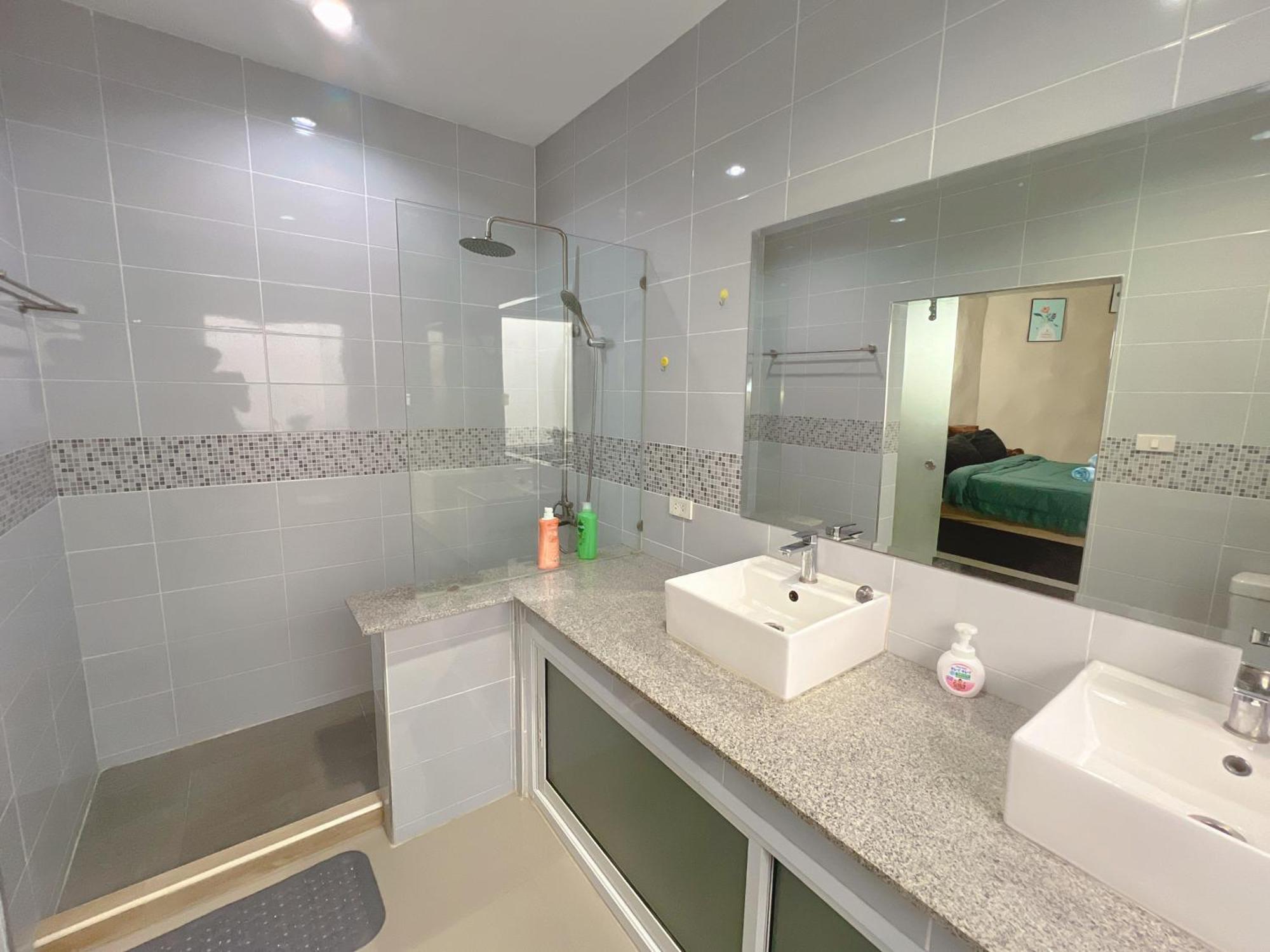 Gary Pool Pattya Villa *