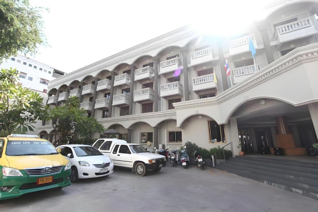 Lodge Honey Pattaya