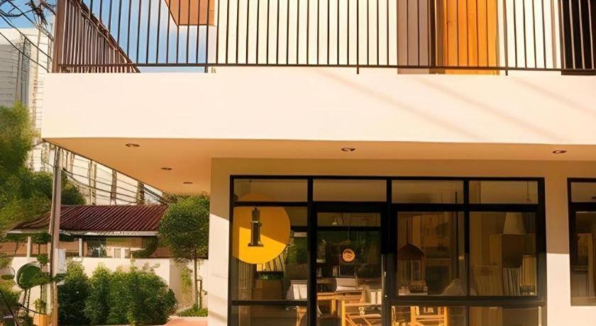 Yellow Moon Hotel 2*