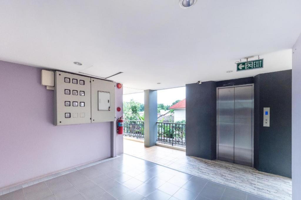 V Place Hotel