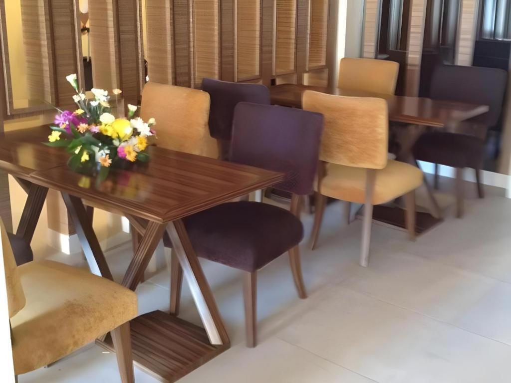 Honey Lodge