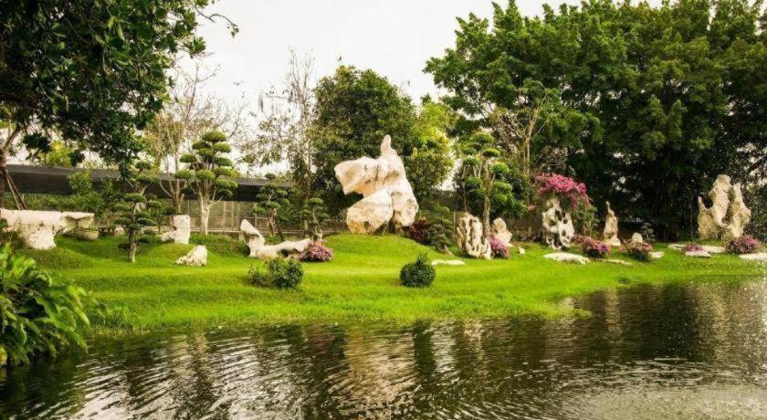 Lotusland Resort Pattaya