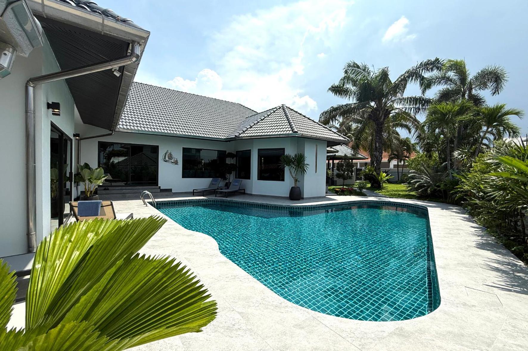 Villa Waree Minutes From Beach And City Villa Pattaya