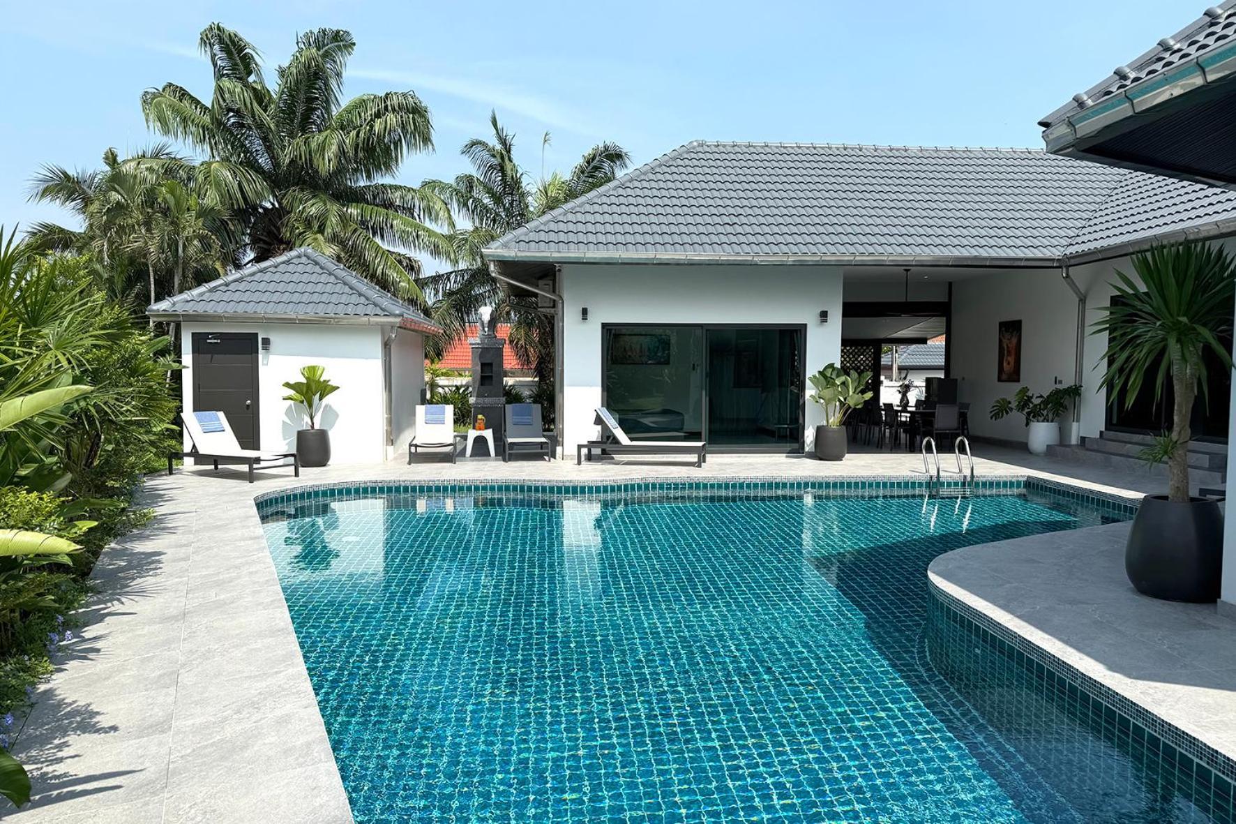 Villa Waree Minutes From Beach And City Villa Pattaya