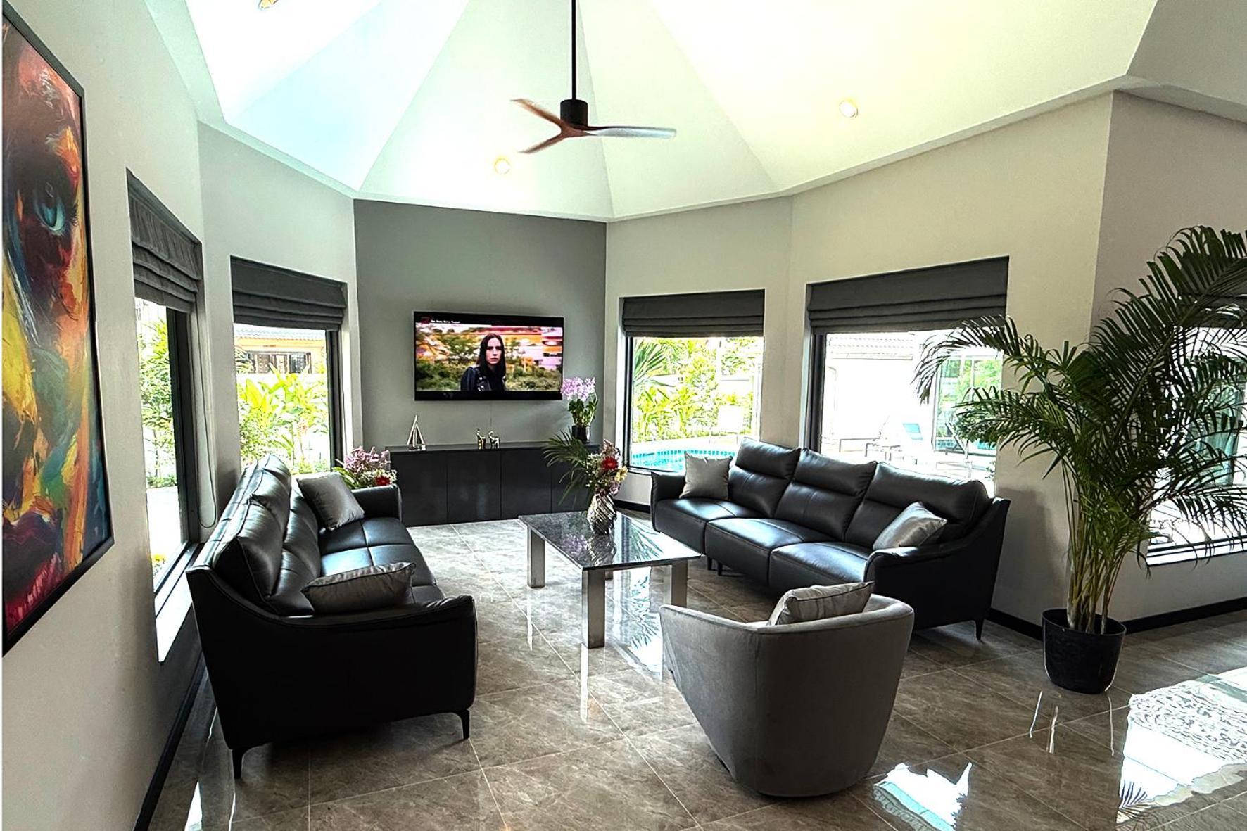 Villa Waree Minutes From Beach And City