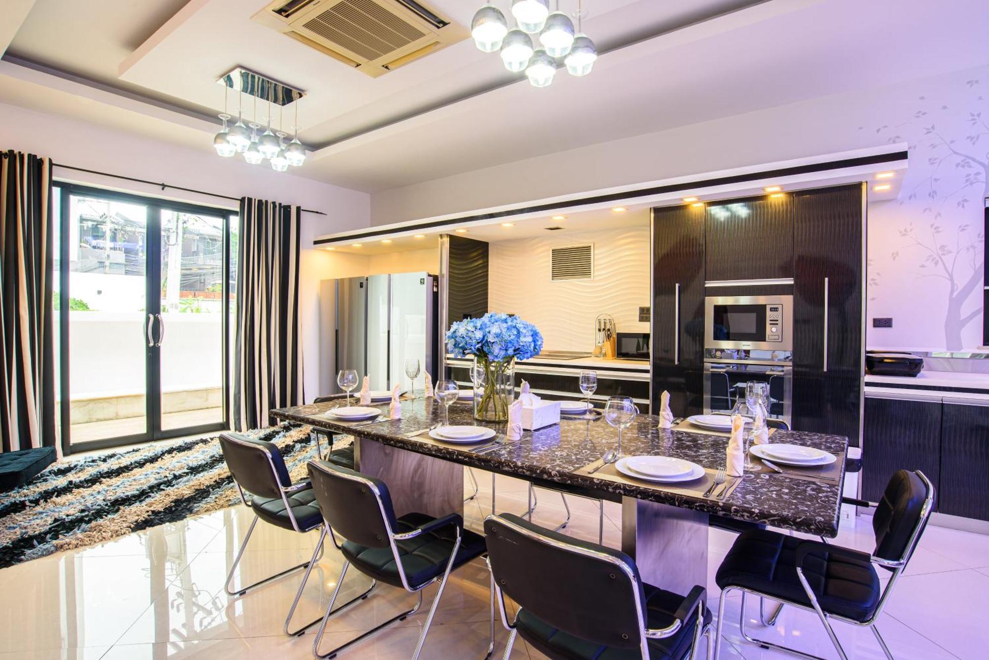 900m2 Near Walkstreet Luxury Pool Pattaya
