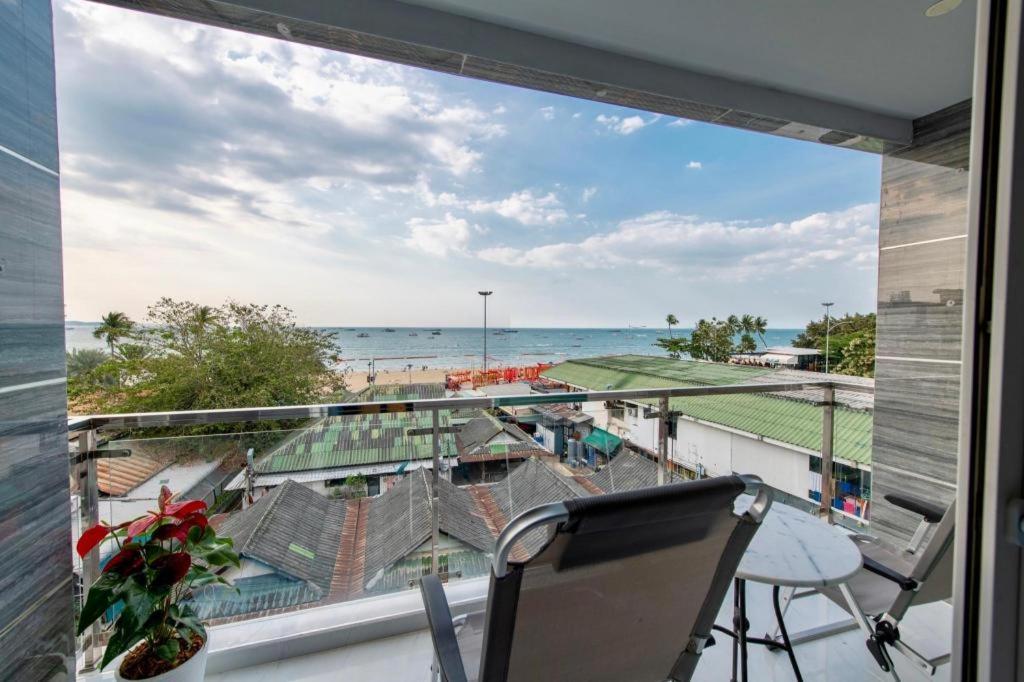 The Globe Hotel, Bar & Restaurant Hotel Pattaya
