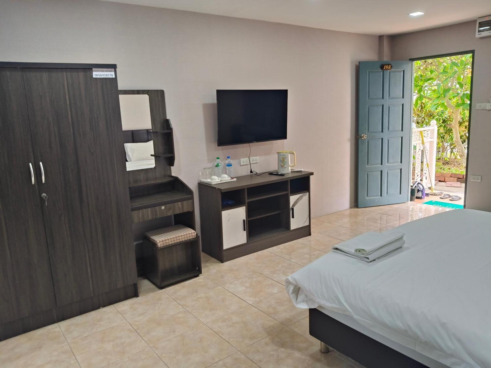 Dj Residency And Pool Party 3* Pattaya