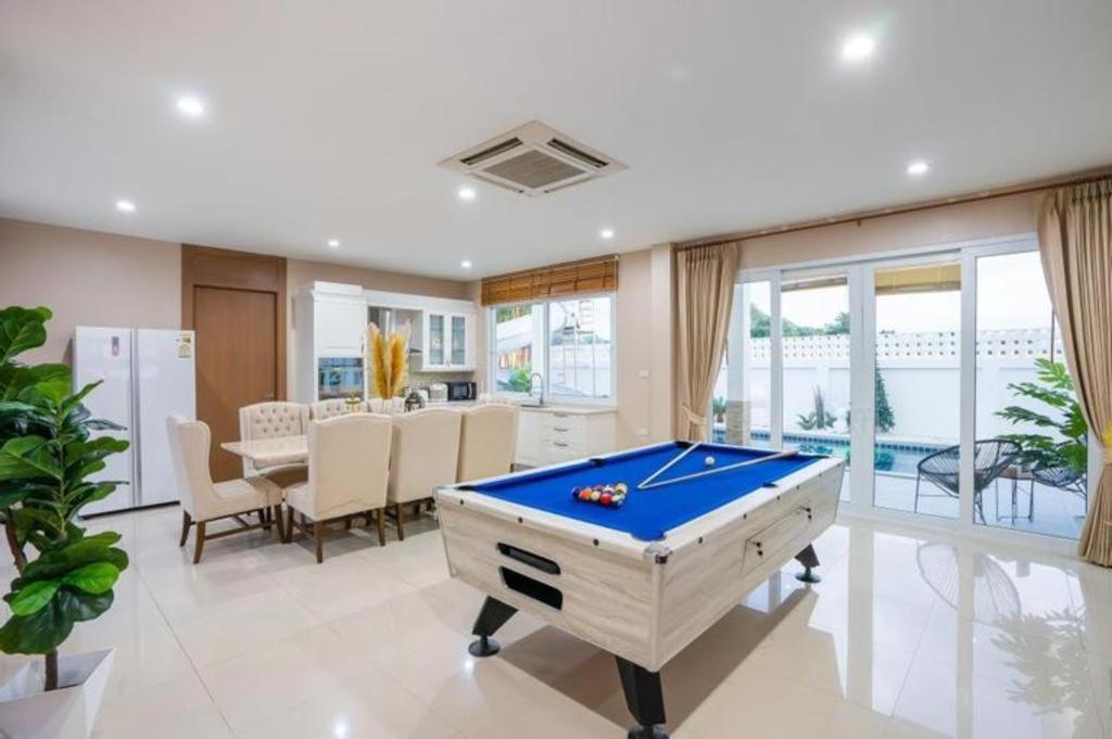 Platinum Pool Hotel *