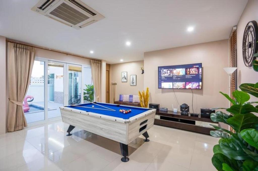 Hotel Platinum Pool *