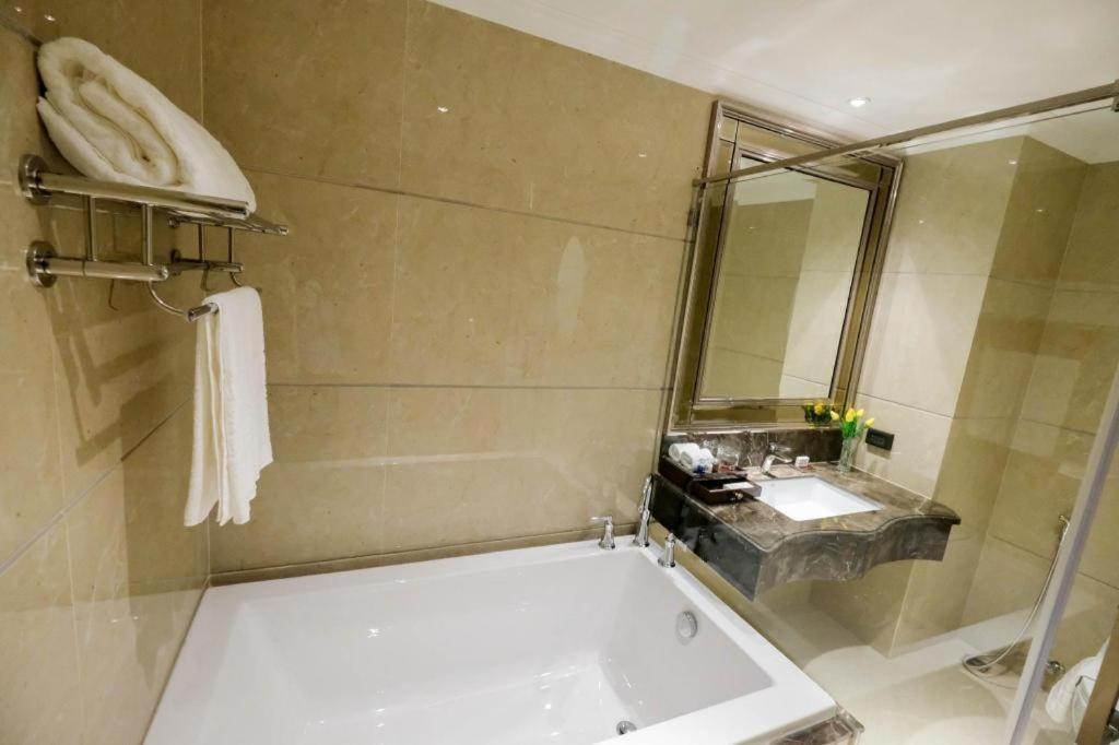 Hotel Lk Grand Empire