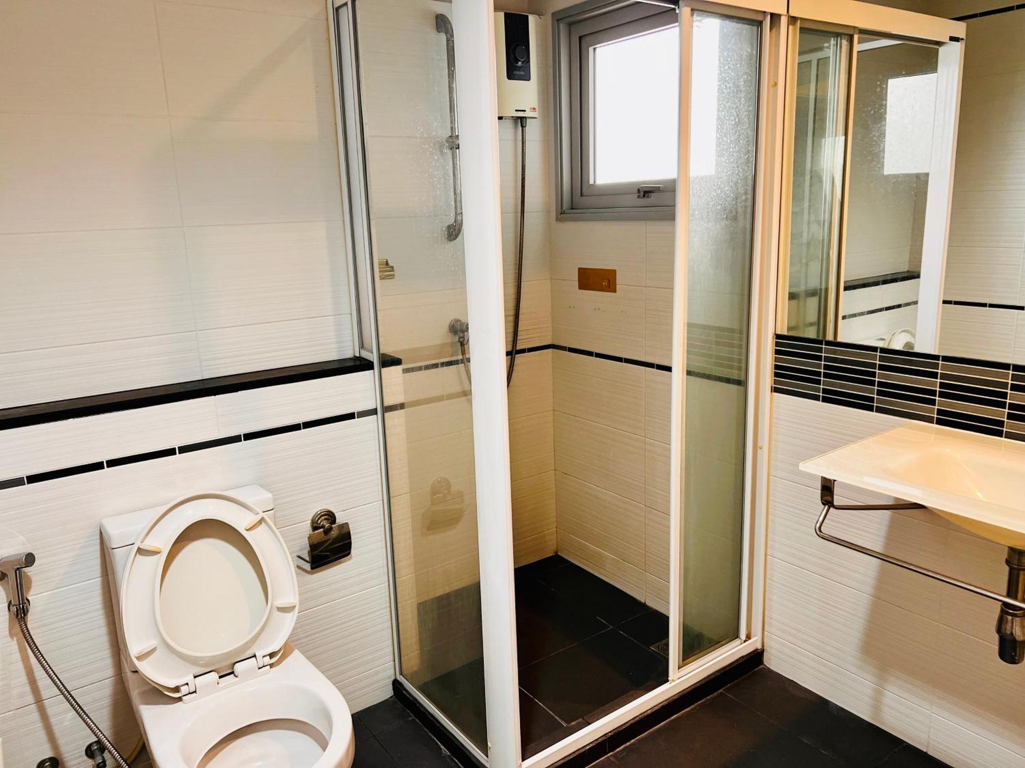 Apartment 1br Near Soi 6 *