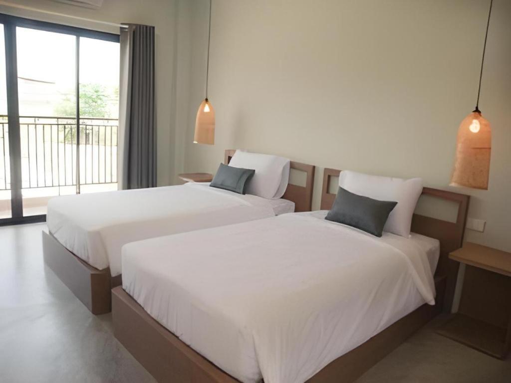 Yellow Moon Hotel