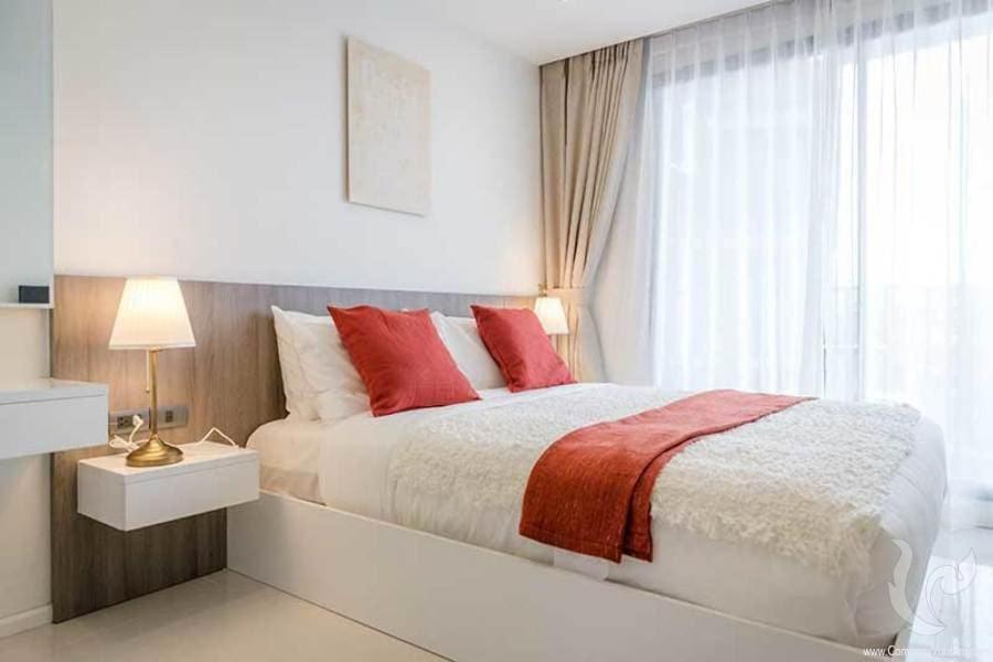 Superb Two-bedroom In Downtown Apartment *