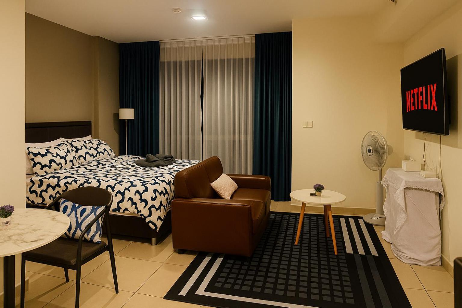 Peaceful Near Walking Street And In The Apartamento Pattaya