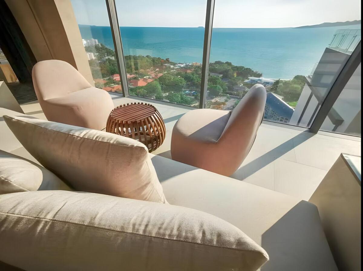 High Floor Beachfront 1 Bedroom With Scenic View Pattaya