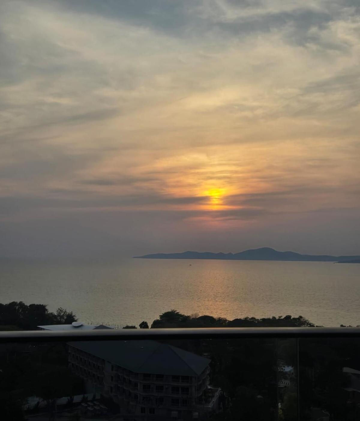High Floor Beachfront 1 Bedroom With Scenic View Pattaya