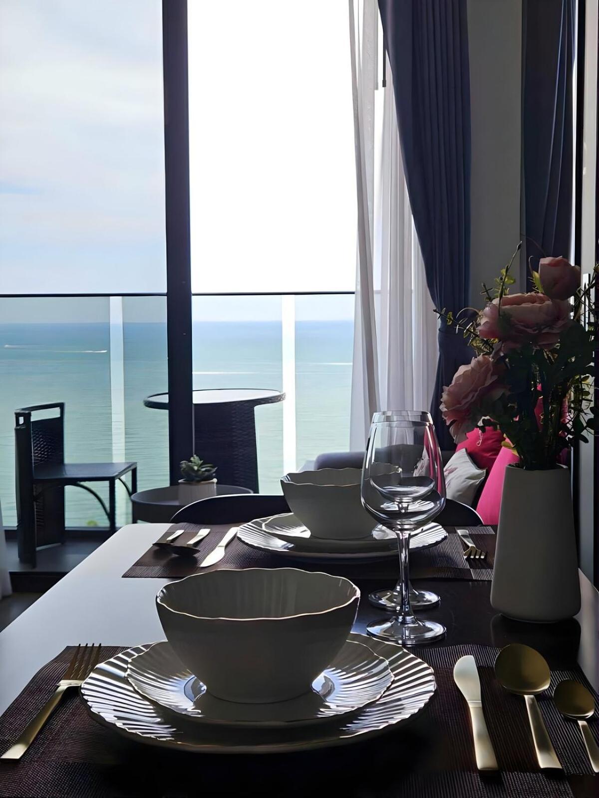 High Floor Beachfront 1 Bedroom With Scenic View * Pattaya