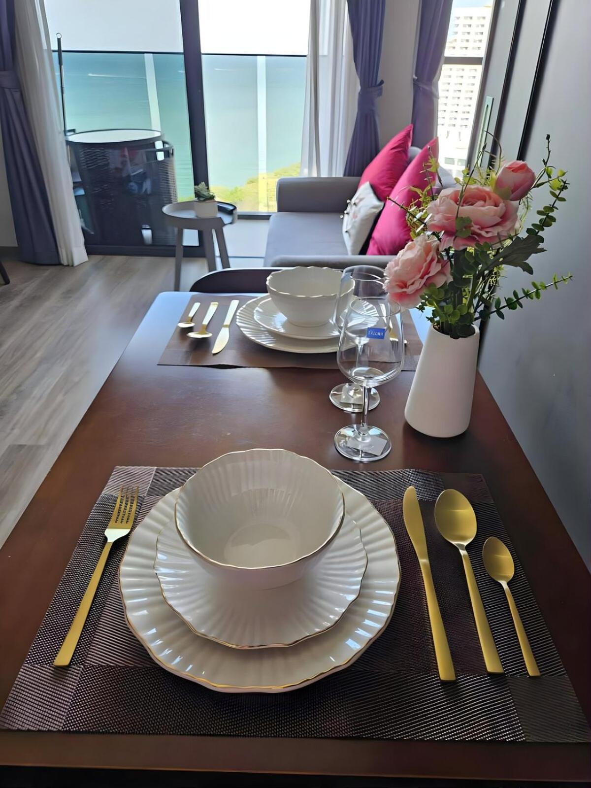 High Floor Beachfront 1 Bedroom With Scenic View Apartment Pattaya