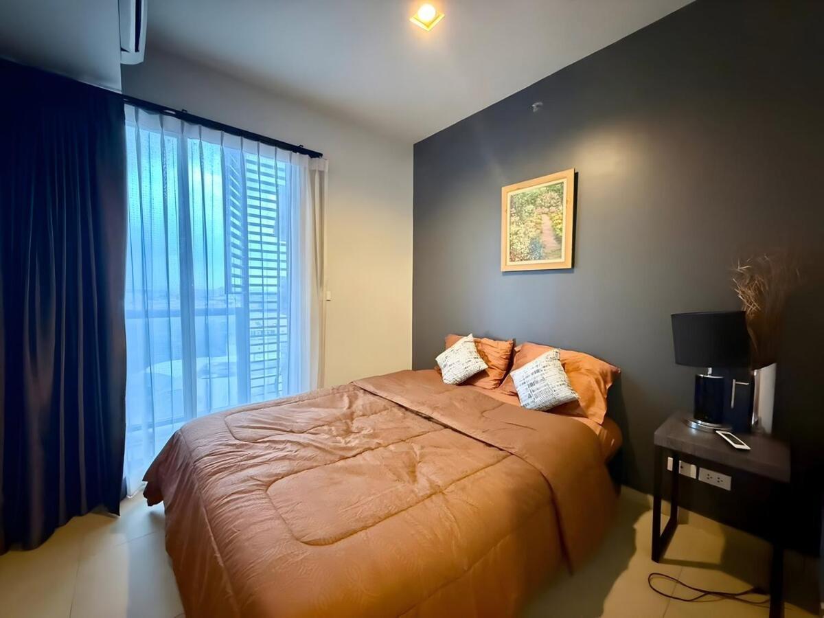 Spacious 2 Bedroom Corner Unit Near Walking Street
