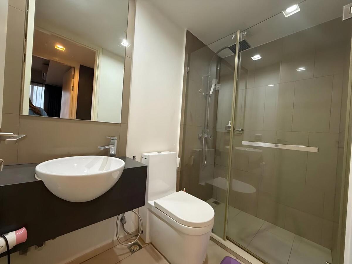 Spacious 2 Bedroom Corner Unit Near Walking Street *