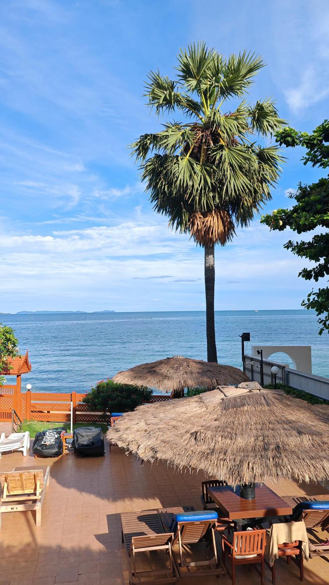 Beachfront Seaview Apartment Pattaya