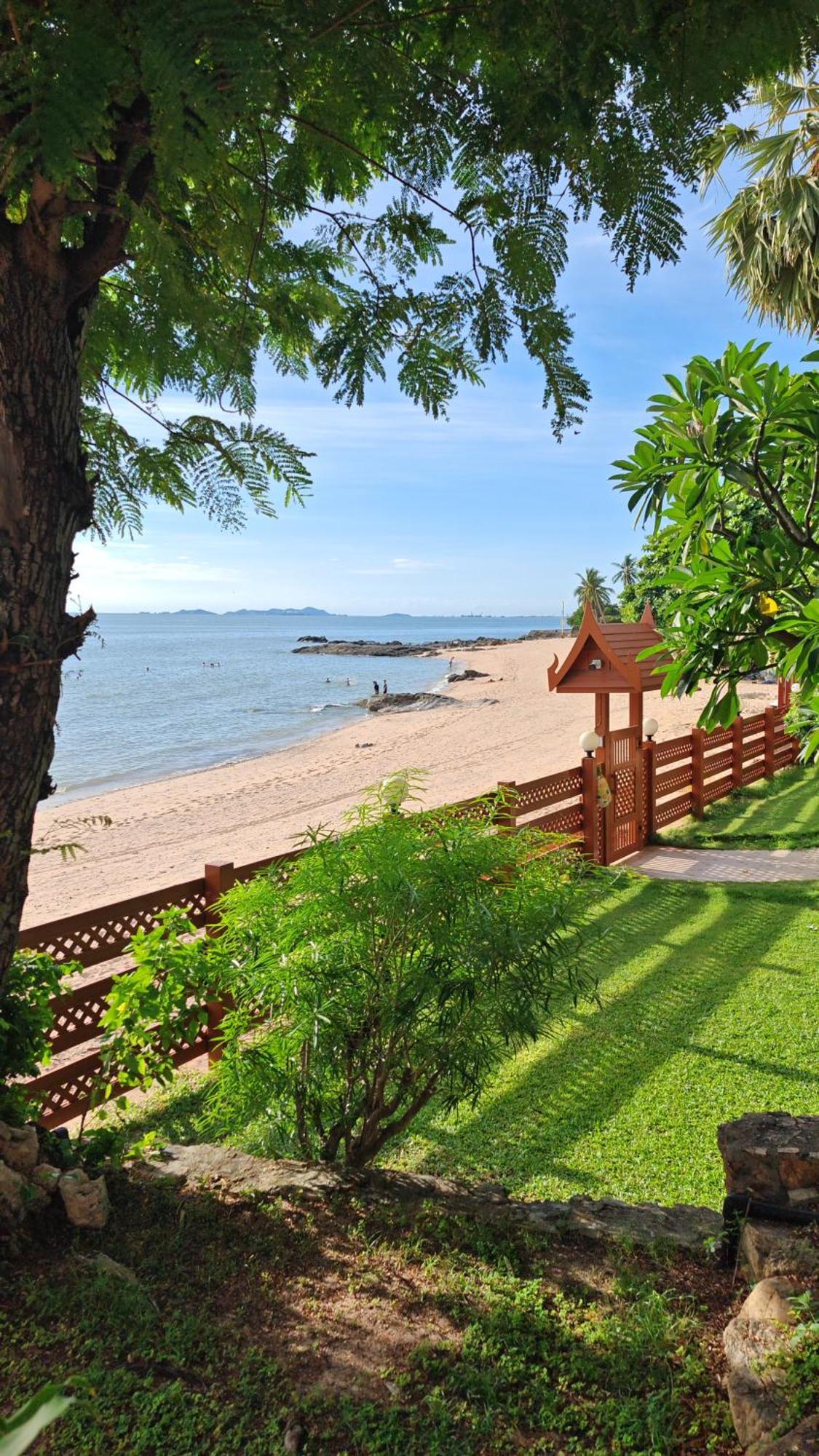 Beachfront Seaview * Pattaya