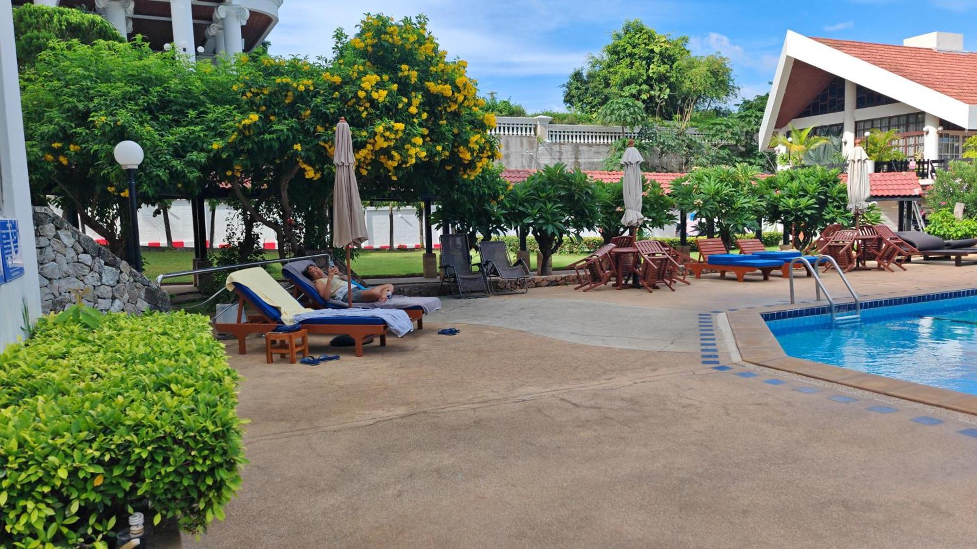 Beachfront Seaview Apartment Pattaya