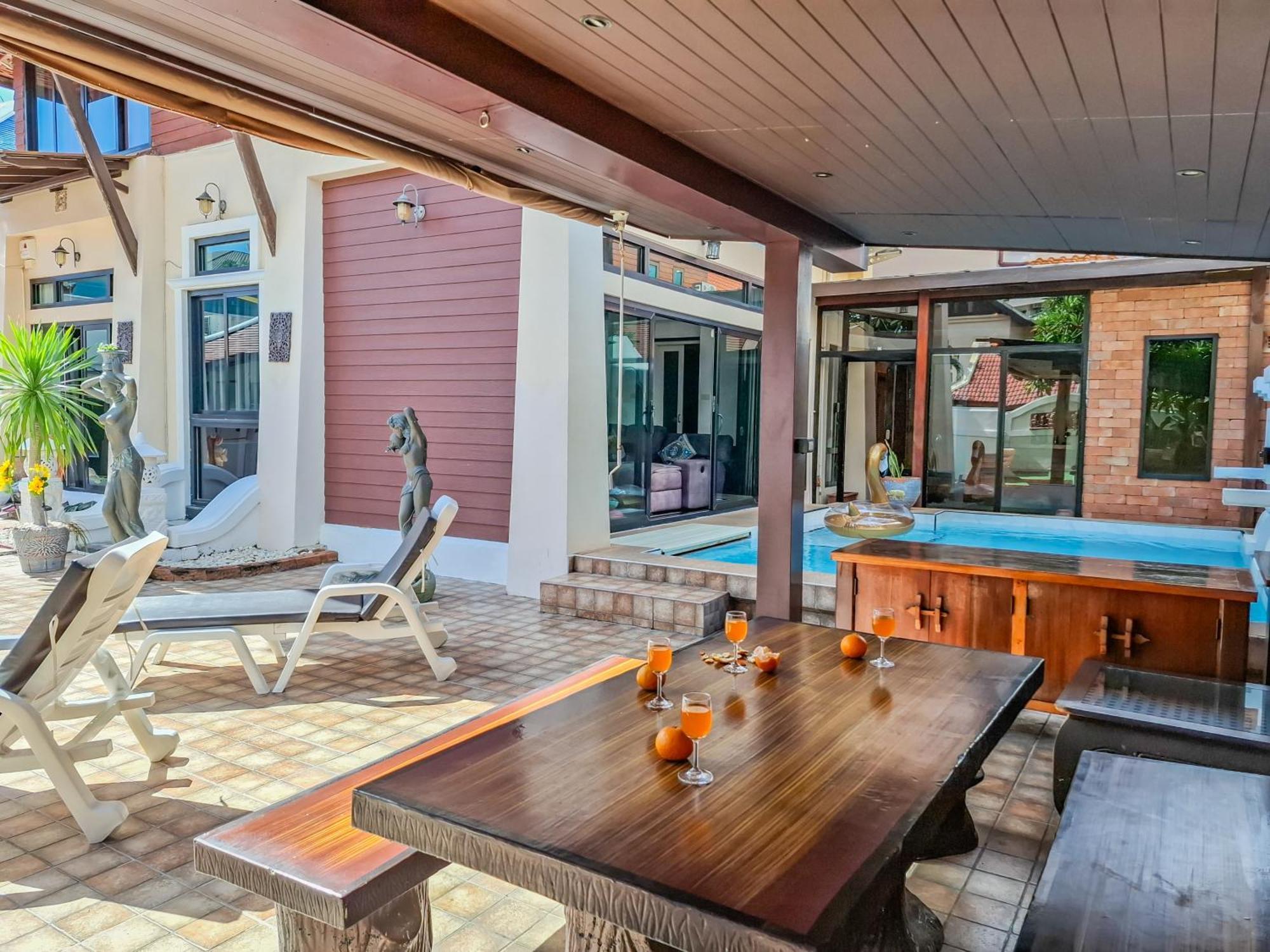 Thabali Oasis:3bhk Private Pool + Sauna Villa Pattaya