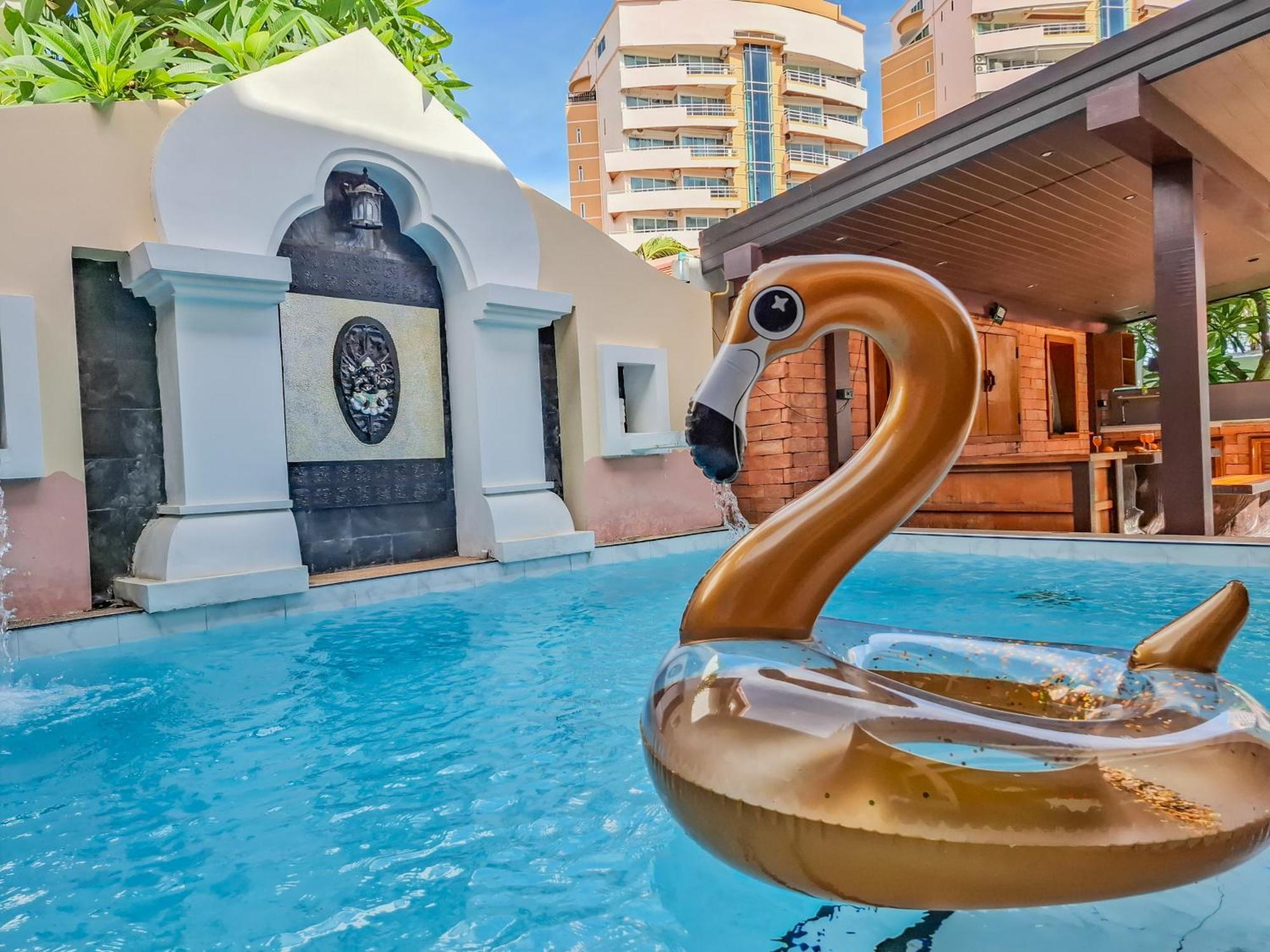 Thabali Oasis:3bhk Private Pool + Sauna Villa Pattaya