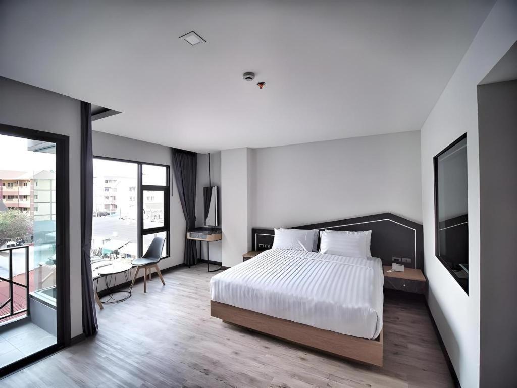 Sleep With Me Hotel