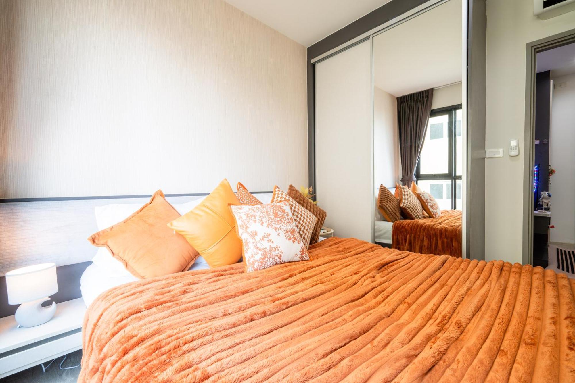 Bright Modern 1 Bedroom Chic Design Apartment *
