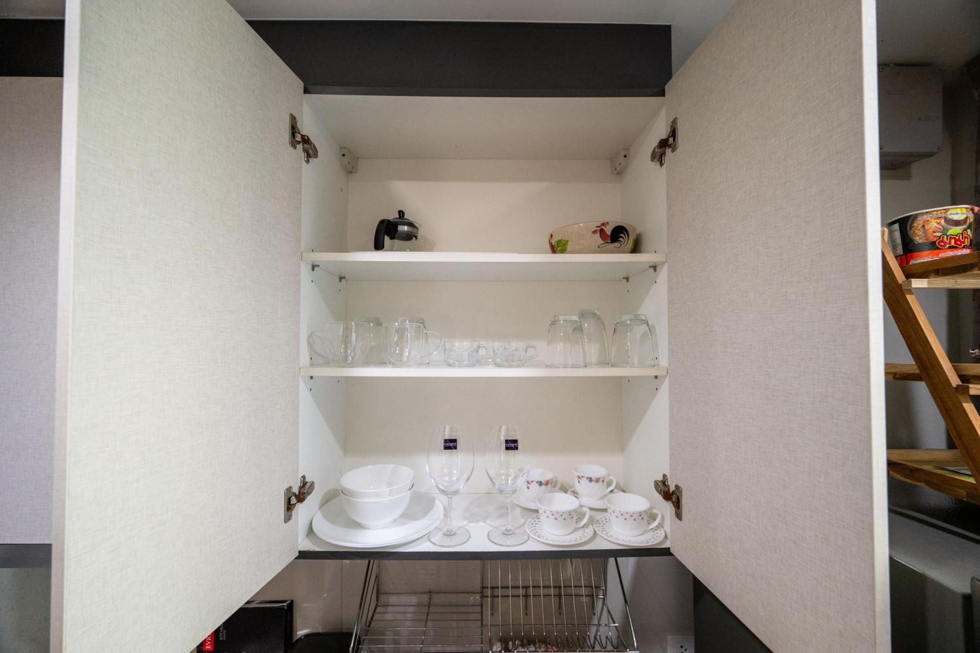Bright Modern 1 Bedroom Chic Design Apartment *