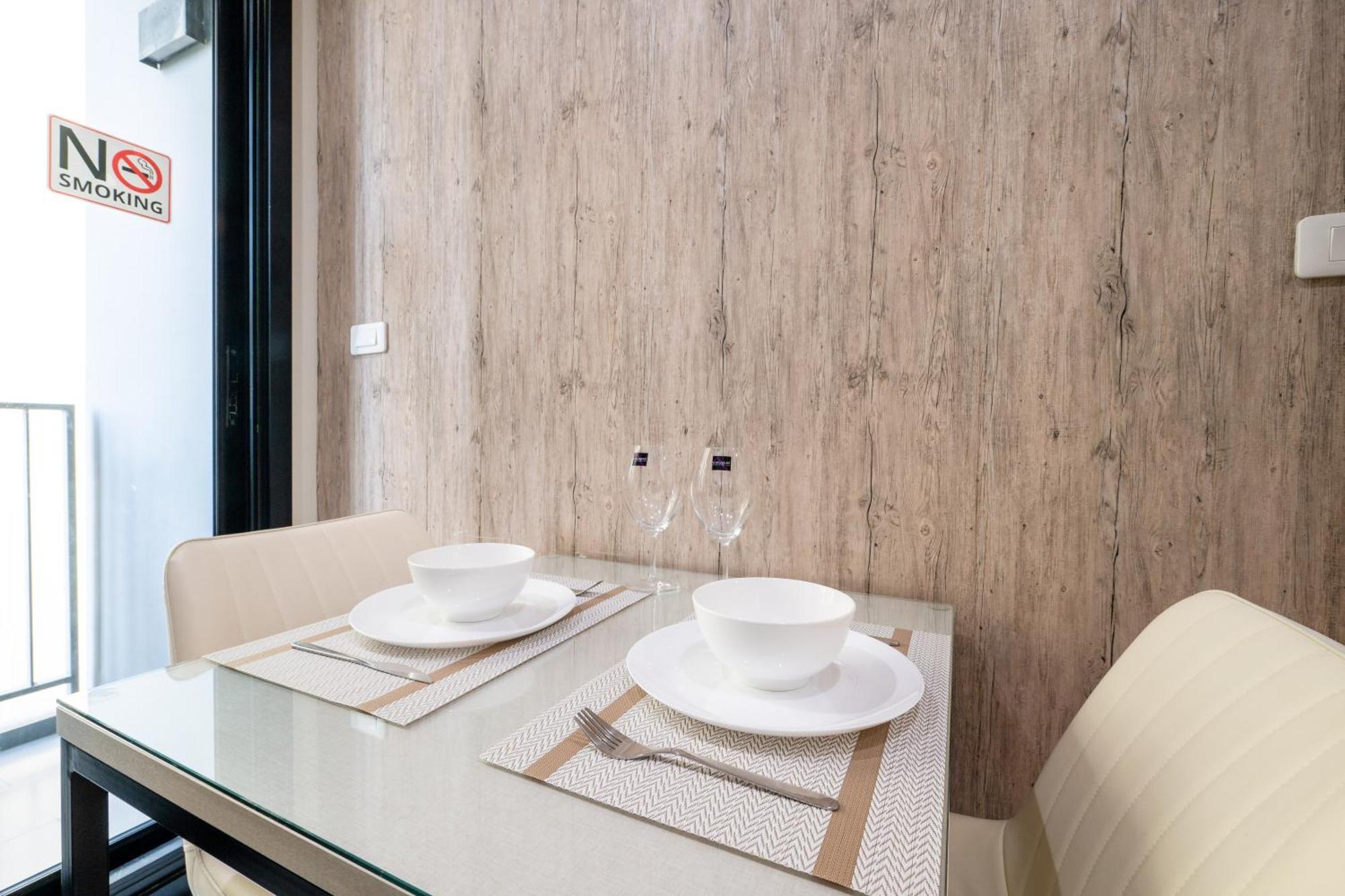 Apartment Bright Modern 1 Bedroom Chic Design