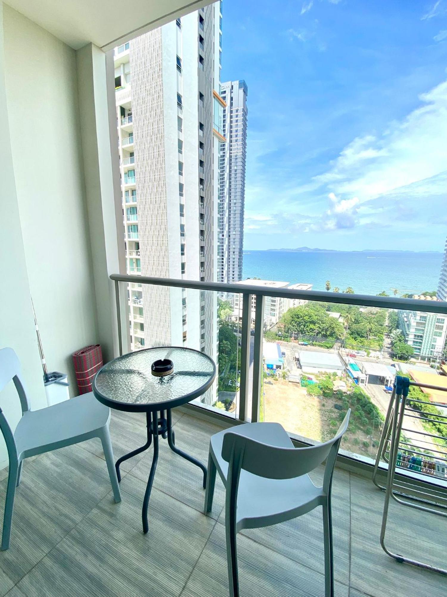Riviera Wongamat Apartamento *