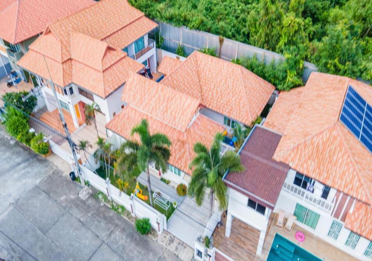 Happy N Joy Pool Near Jomtien On Thepprasit Road *