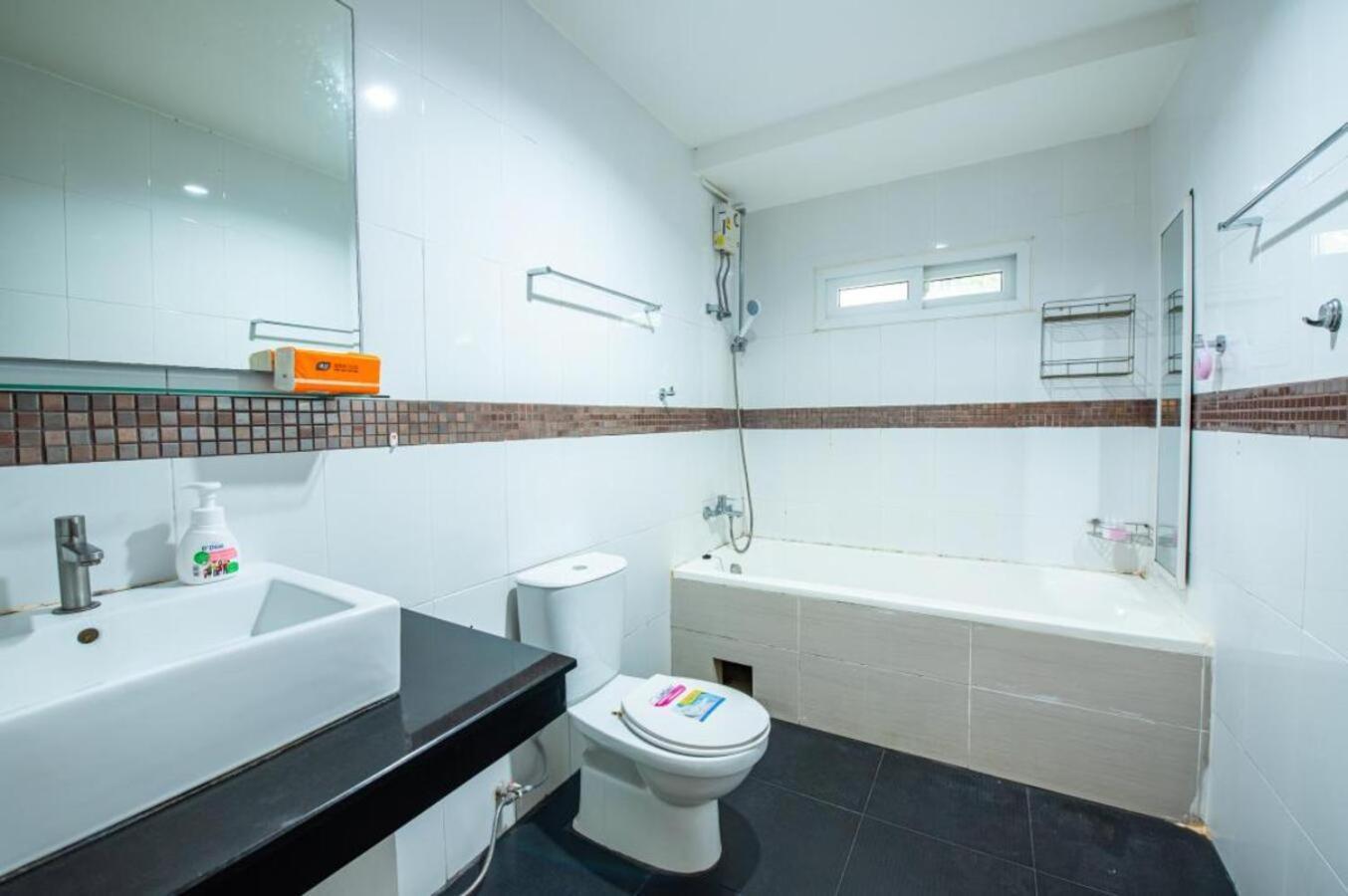 Happy N Joy Pool Near Jomtien On Thepprasit Road * Pattaya