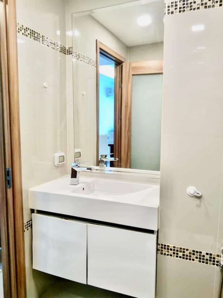 Club Royal Hideaway Steps From Private * Pattaya