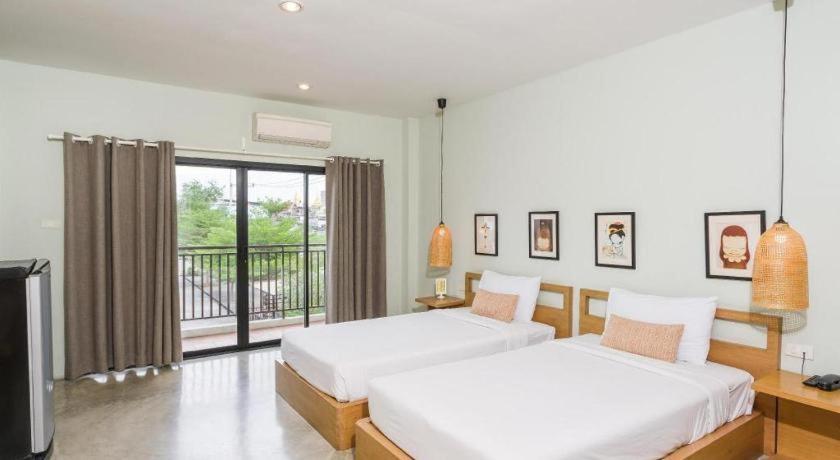 Yellow Moon Hotel 2*
