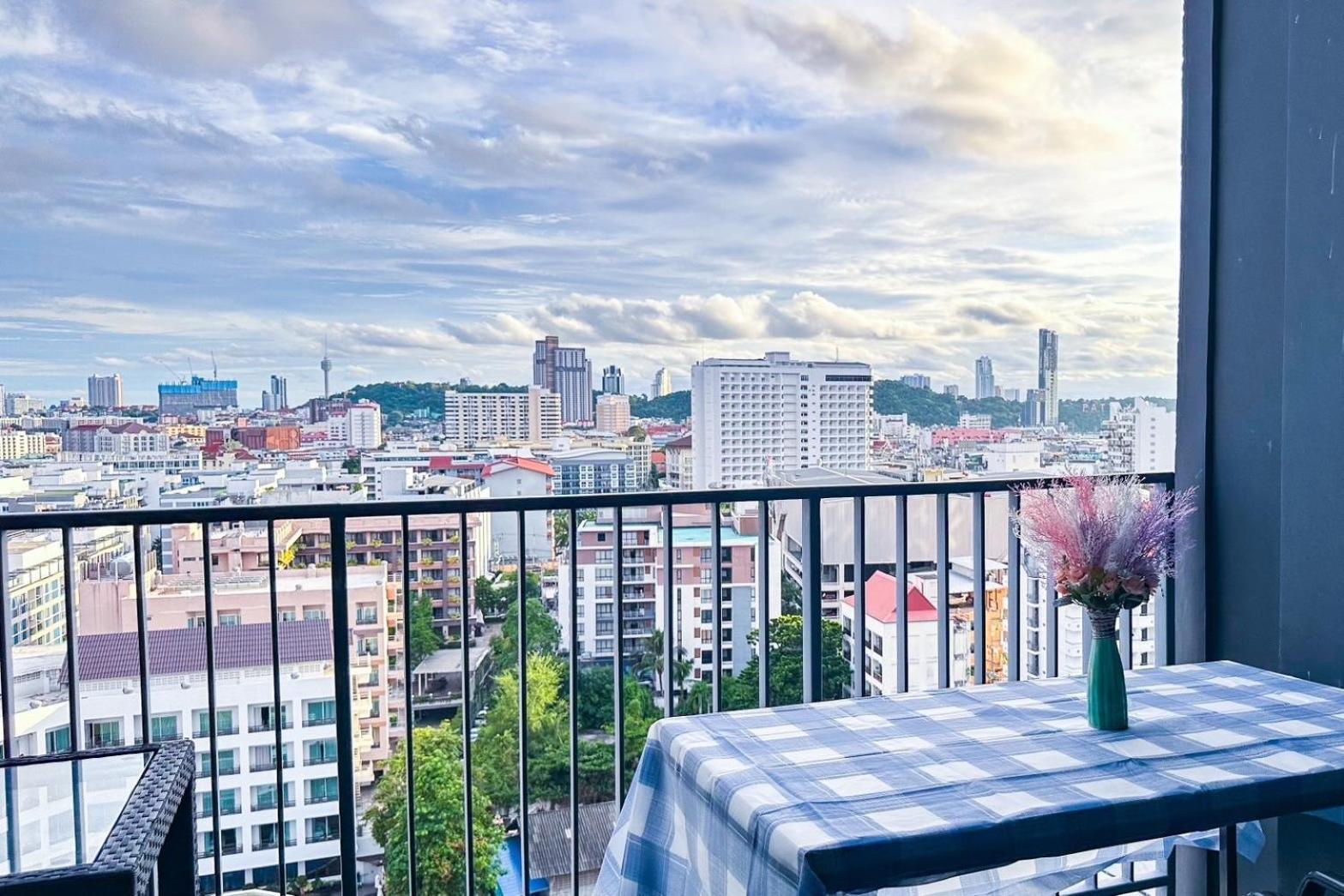 2 Bed At Excellent Location - * Pattaya