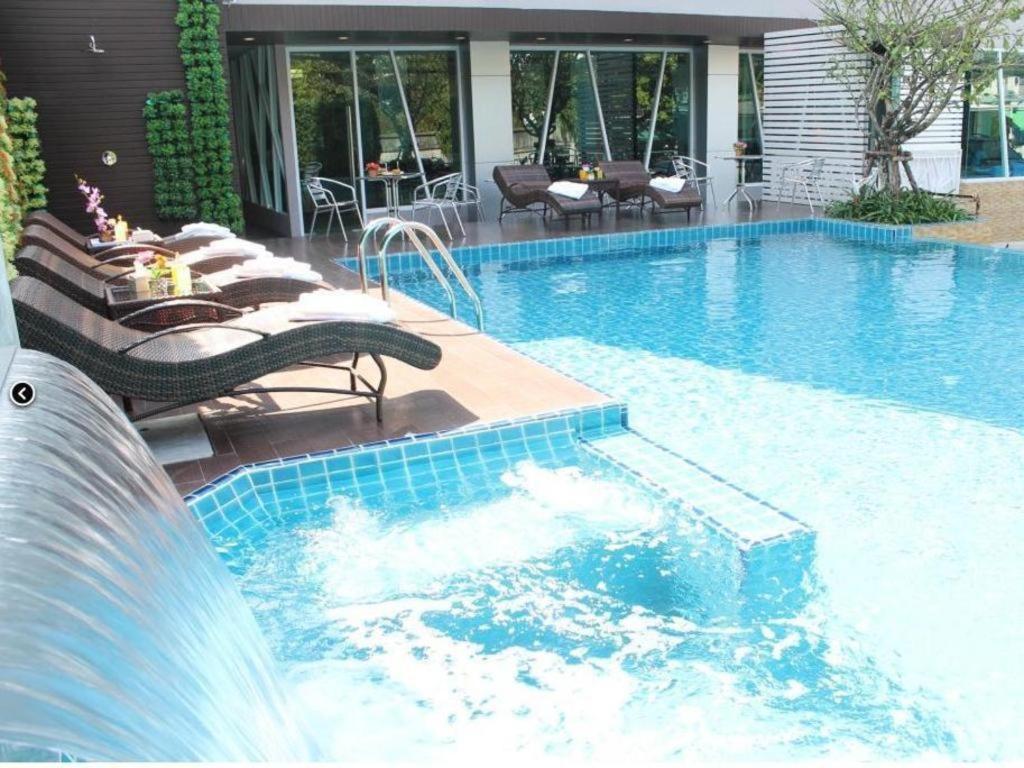 Chariot Hotel 3*
