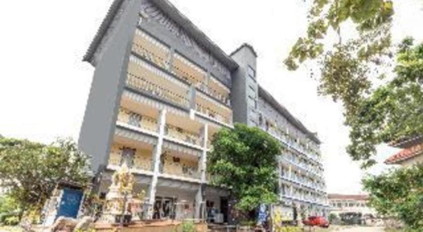 V Place Hotel 3*