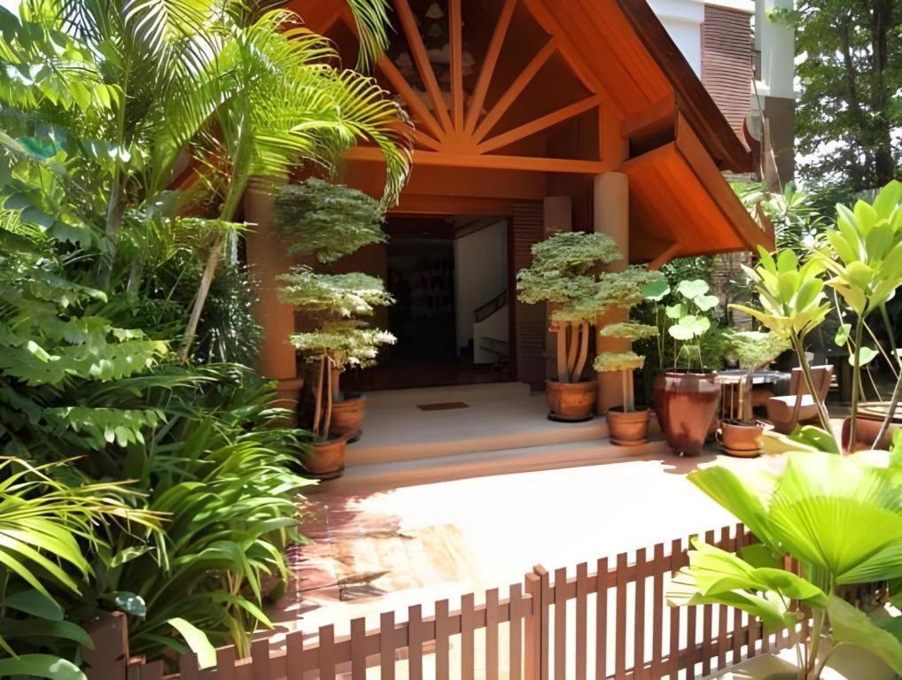 Chada Thai House Hotel