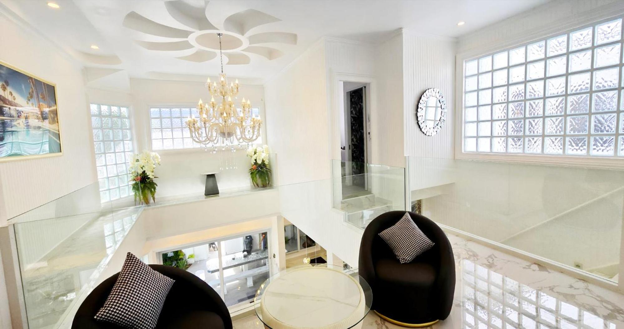 Nebuland Luxury Pool Walking Street 7 Bedrooms Pattaya