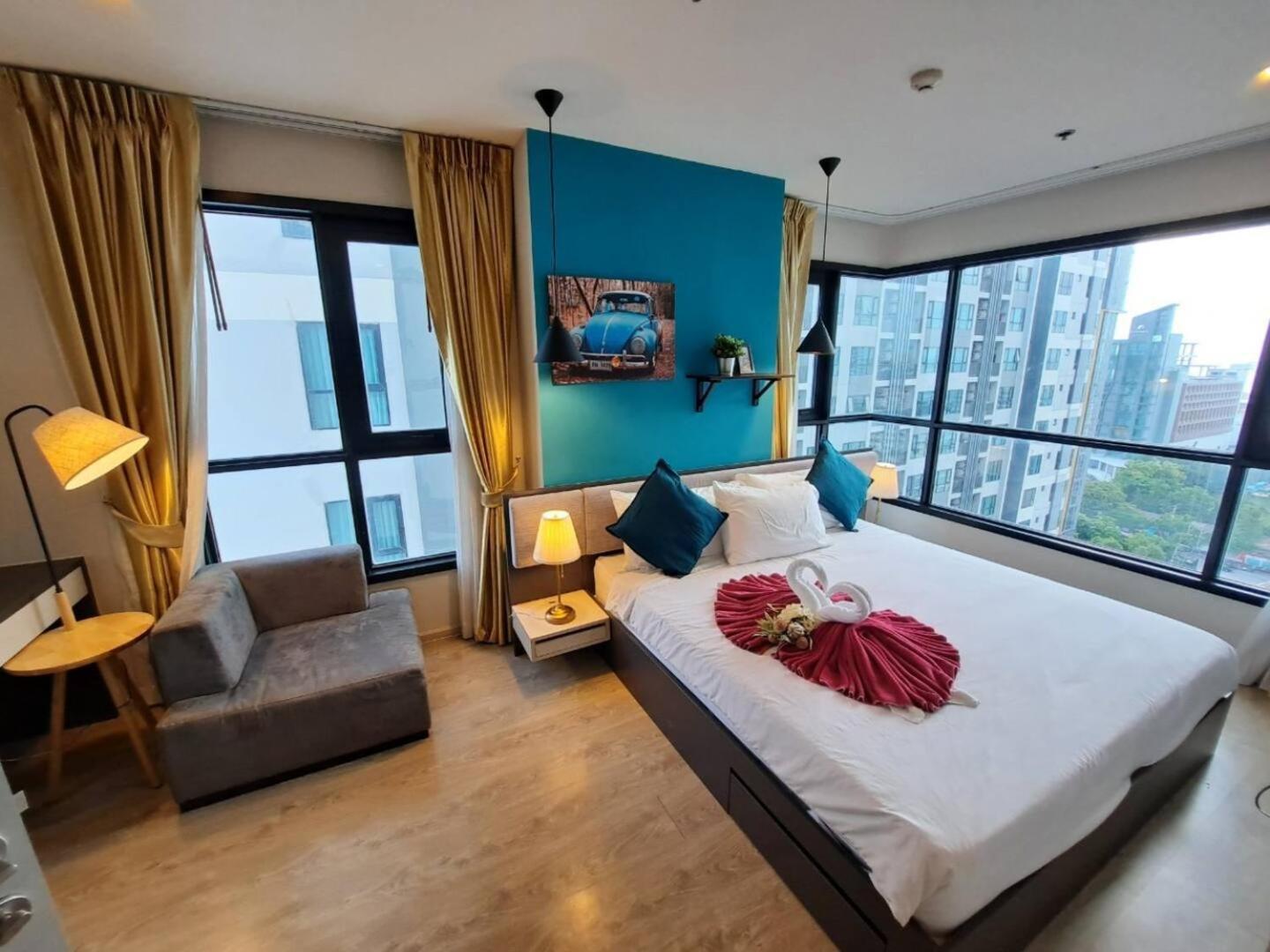 Sea View 2 Bed Rare Find Great Location *