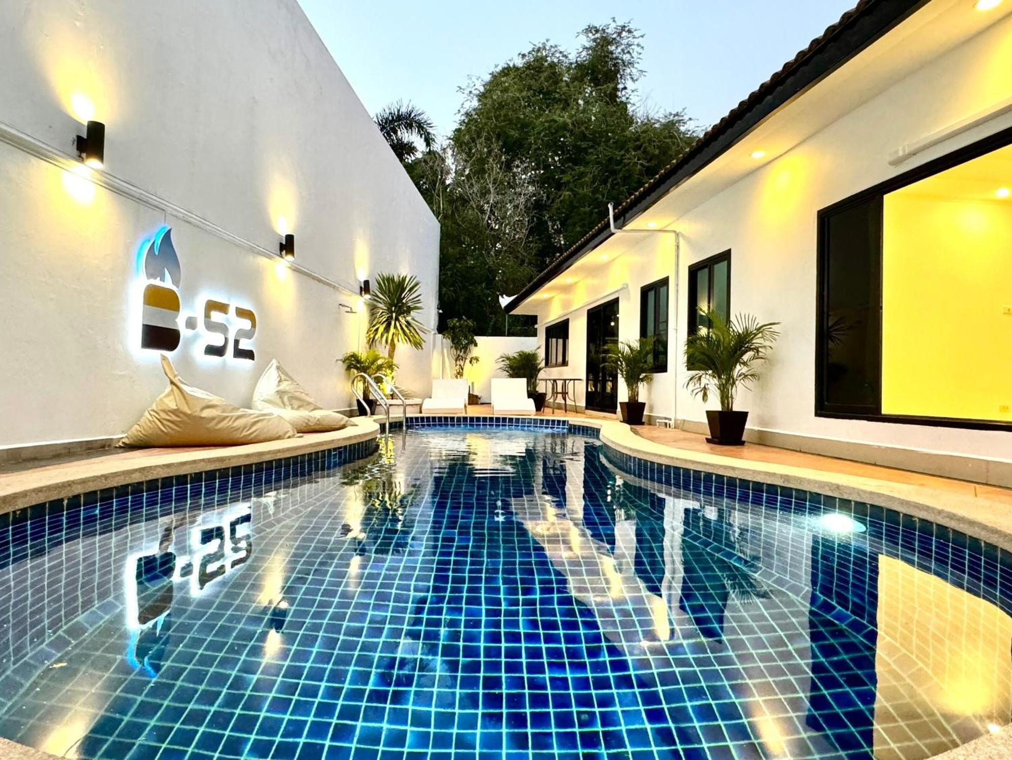 B52 Pool Villa Pattaya