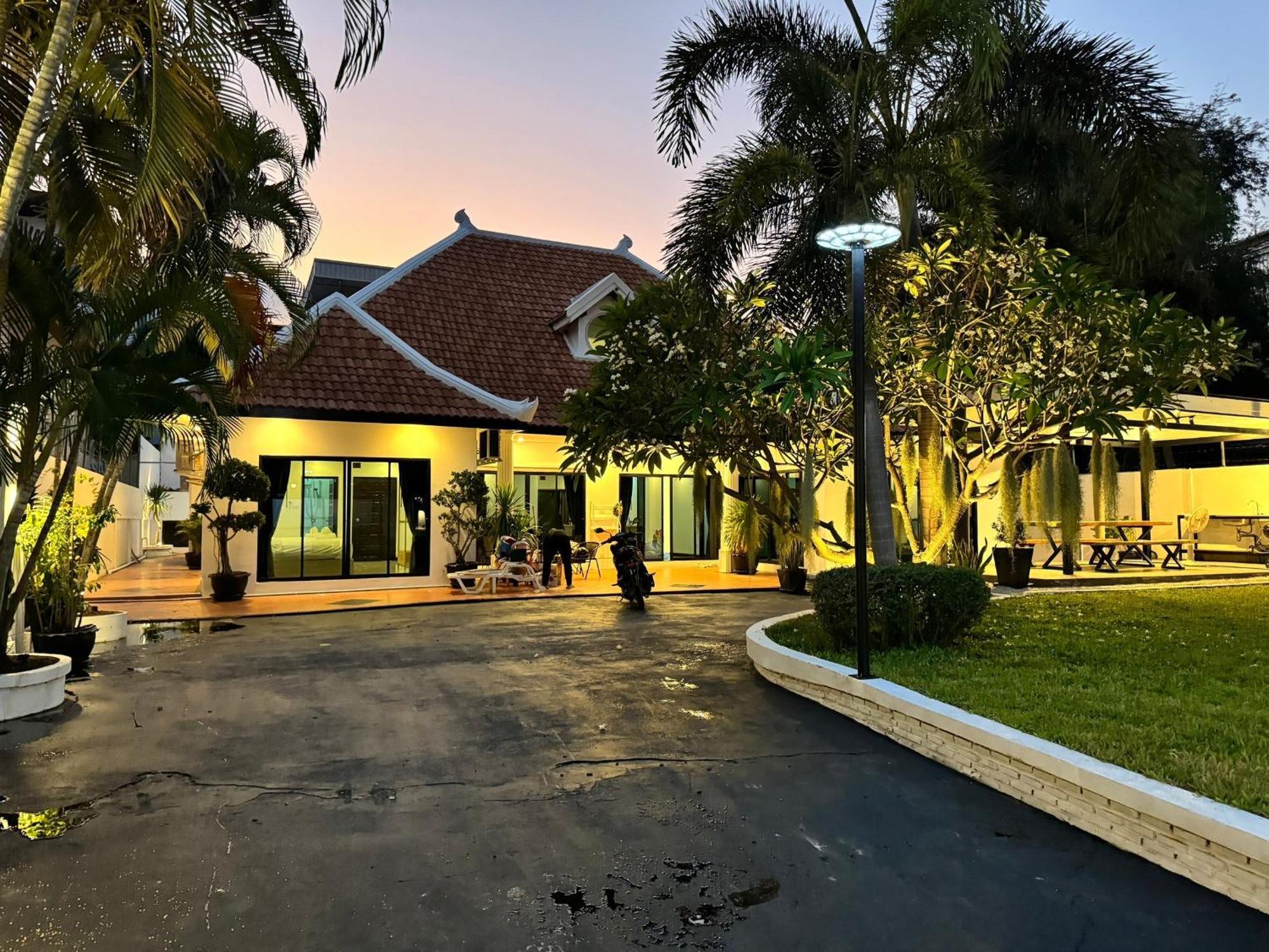 Villa B52 Pool Pattaya